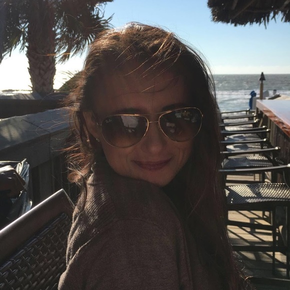 Meet your Posher, Amellia - Picture 1 of 1